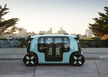 Zoom Autonomous Car driving across the city